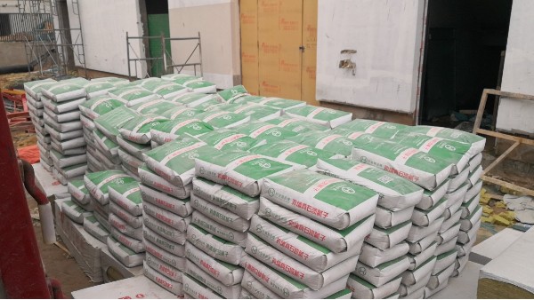 外墻真石漆膩子施工時需要注意哪些方面？